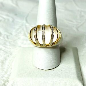 Ross Simons 14K Gold White Agate Carved Ring